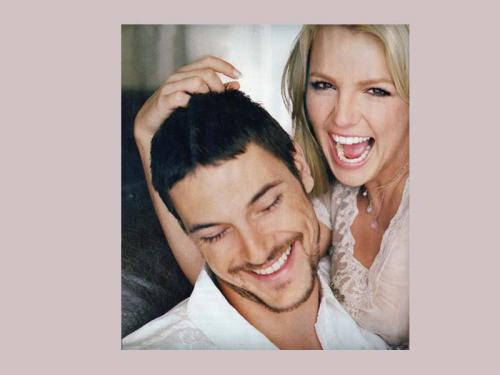 Look at the happy couple...